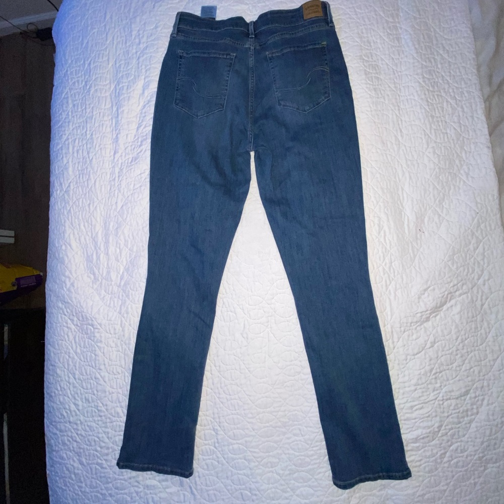 Signature Levi Strauss mid-rise slim jeans